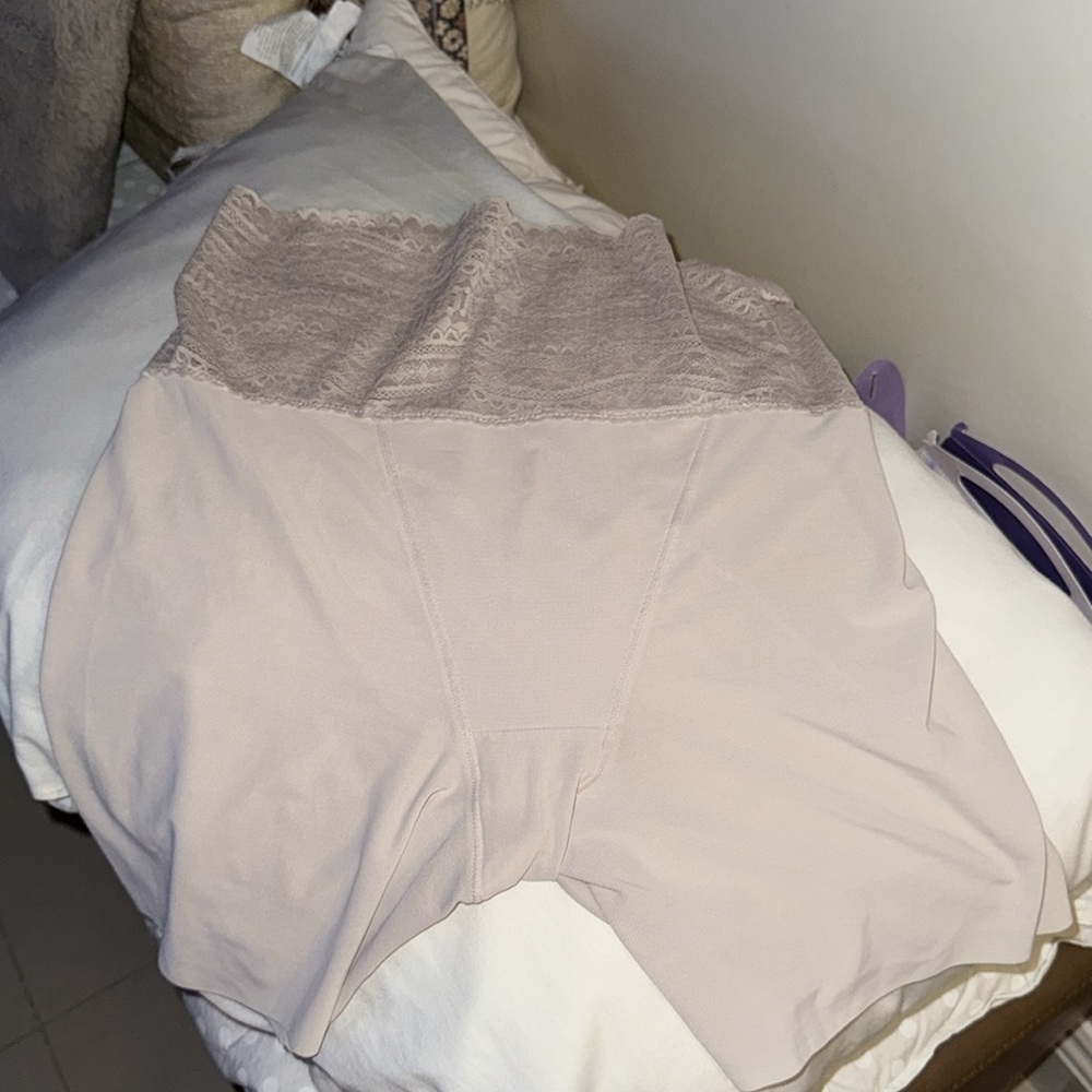 Cream and Lace Mesh shape wear: X-Large
  Like new without tag